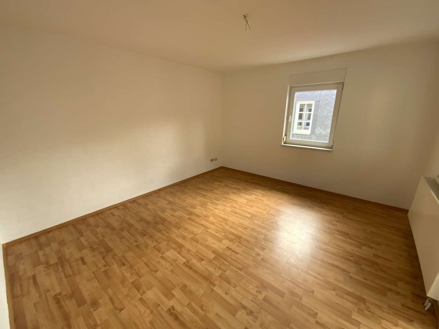 Wohnzimmer - Etagenwohnung in 98528 Suhl mit 66m² mieten