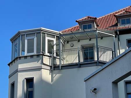 Blick auf Erker und Terrasse - Etagenwohnung in 07545 Gera mit 75m² mieten