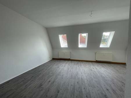 4 - Wohnraum - Etagenwohnung in 07570 Weida mit 42m² mieten