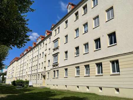 15 - Front 15 - Front - Erdgeschosswohnung in 07545 Gera mit 59m² mieten