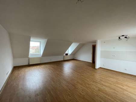 8 - Wohnen 8 - Wohnen - Dachgeschosswohnung in 07545 Gera mit 117m² mieten