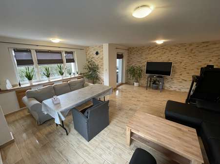 Wohnzimmer im EG - Einfamilienhaus in 36381 Schlüchtern mit 170m² kaufen