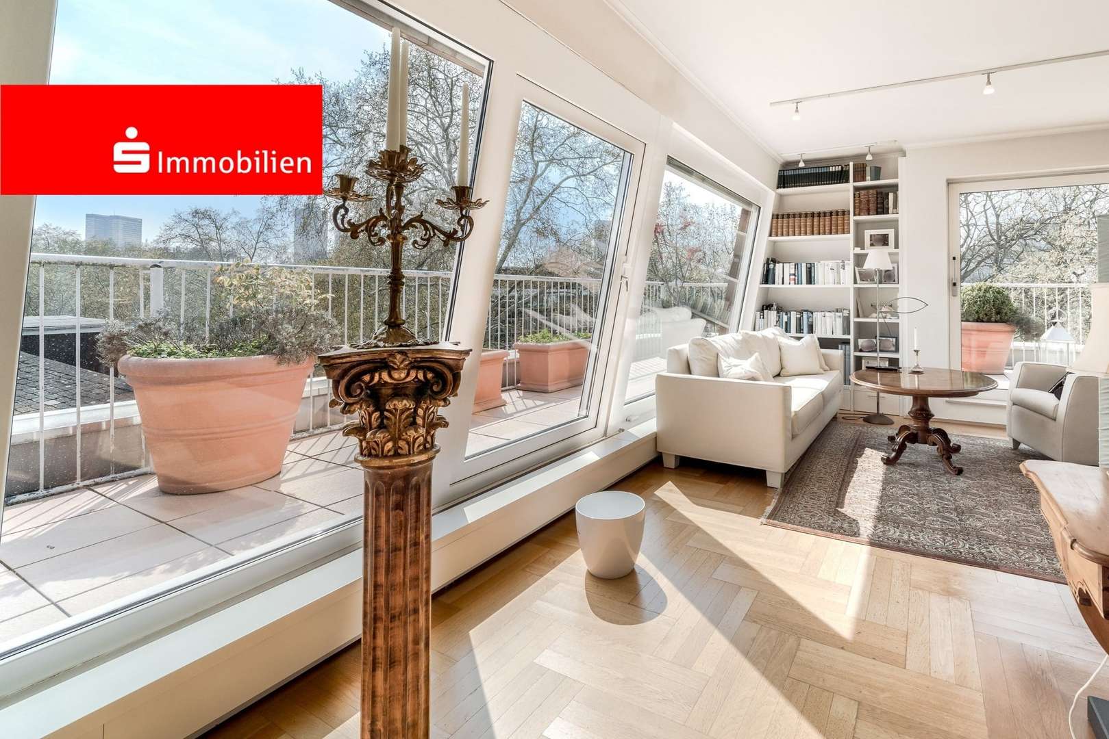 Wohnbereich mit Terrassenzugang - Penthouse-Wohnung in 60323 Frankfurt mit 200m² mieten