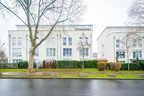 Titel - Reihenmittelhaus in 65929 Frankfurt mit 174m² günstig kaufen