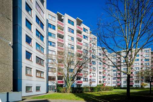 Außenansicht - Etagenwohnung in 60437 Frankfurt mit 57m² kaufen