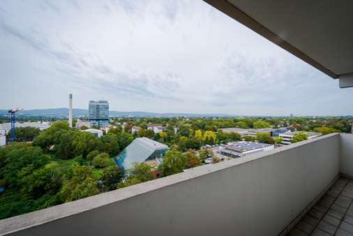 Balkon mit Taunusblick - Etagenwohnung in 60320 Frankfurt mit 44m² kaufen