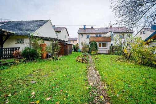 Blick aus dem Garten - Doppelhaushälfte in 65931 Frankfurt mit 134m² kaufen
