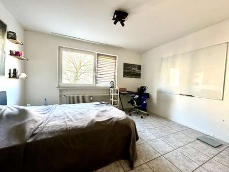 Schlafzimmer - Etagenwohnung in 65933 Frankfurt mit 51m² kaufen