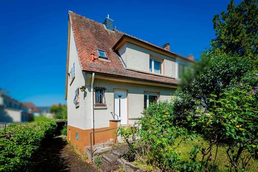 Aussenansicht Aussenansicht - Reiheneckhaus in 60386 Frankfurt mit 105m² kaufen