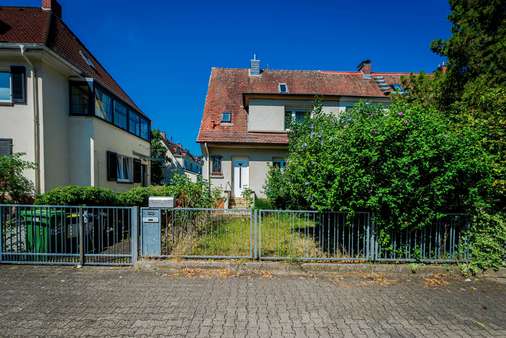 Straßenansicht Straßenansicht - Reiheneckhaus in 60386 Frankfurt mit 105m² kaufen