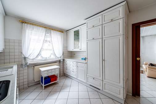 Küche im Erdgeschoss - Mehrfamilienhaus in 35510 Butzbach mit 310m² kaufen