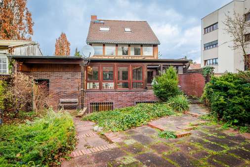 Rückansicht - Einfamilienhaus in 60599 Frankfurt mit 140m² kaufen