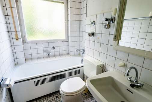 Whg. 201/links: Badezimmer - Erdgeschosswohnung in 65830 Kriftel mit 122m² kaufen