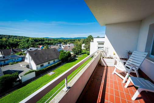 Loggia mit wunderbarem Ausblick - Dachgeschosswohnung in 61381 Friedrichsdorf mit 108m² kaufen