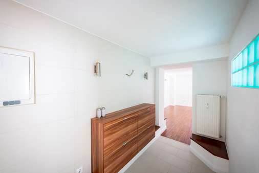 Flur - Souterrain-Wohnung in 60325 Frankfurt mit 64m² kaufen