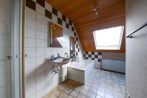 Badezimmer - Etagenwohnung in 63477 Maintal mit 100m² kaufen