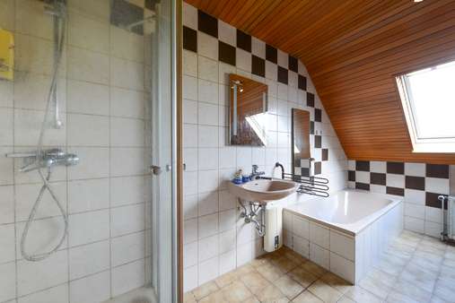 Badezimmer - Etagenwohnung in 63477 Maintal mit 100m² kaufen