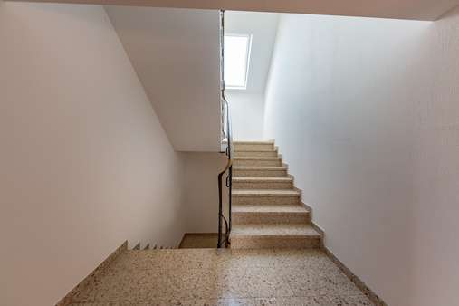 Treppenhaus - Etagenwohnung in 63477 Maintal mit 96m² kaufen
