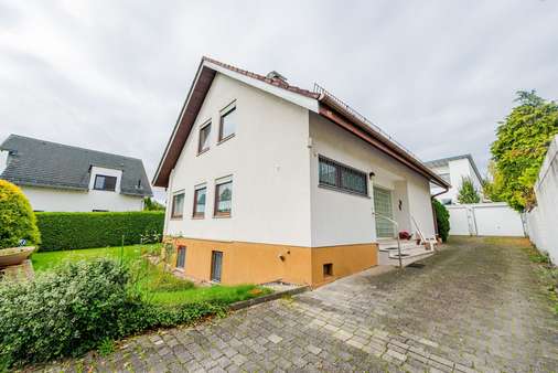 Aussenansicht - Einfamilienhaus in 61440 Oberursel mit 150m² kaufen