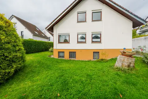 Oberursel-Eichwäldchen: Wohnen in Bestlage! Einfamilienhaus auf wunderschönem Grundstück.