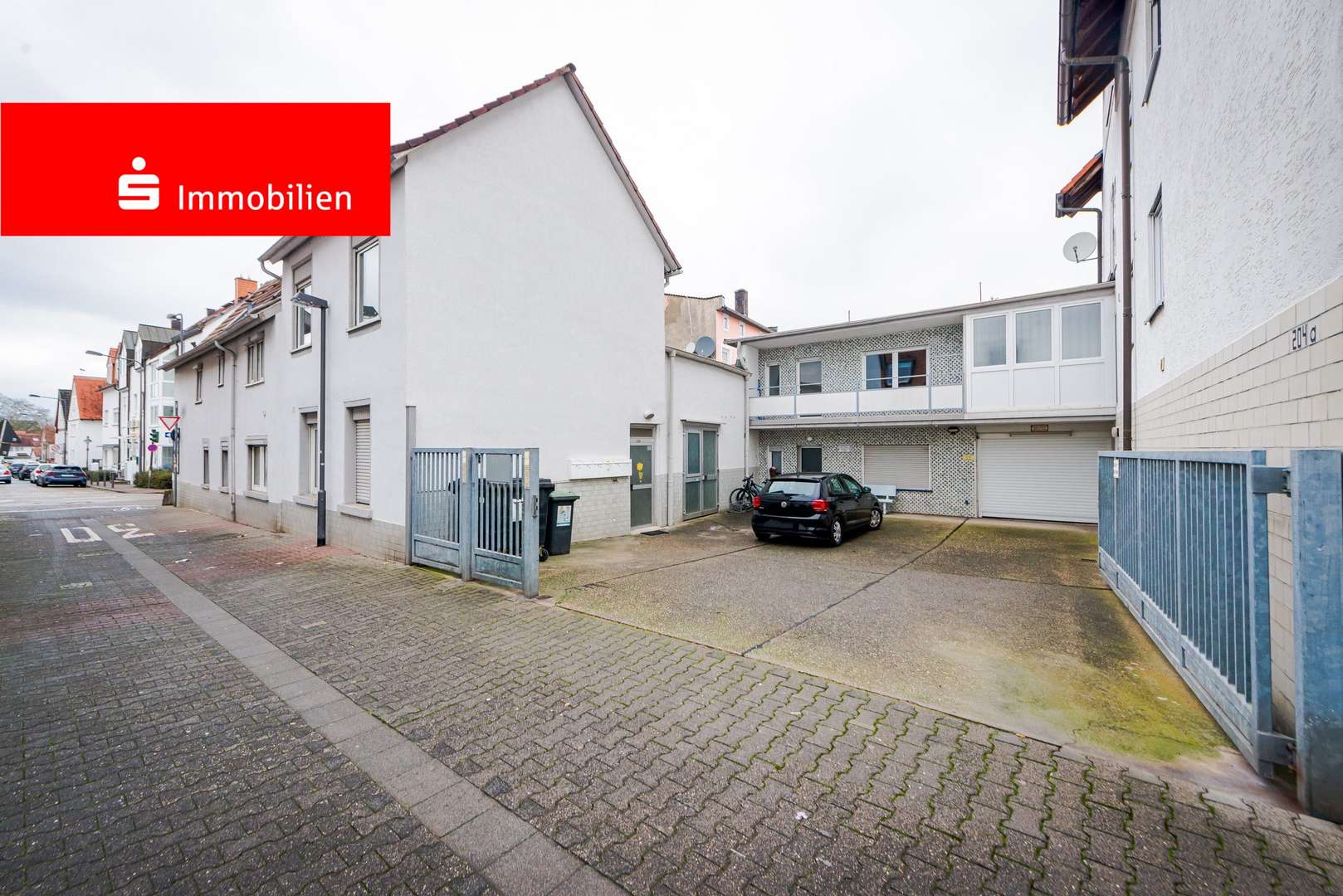 Außenansicht Vorderhaus, Hofzufahrt und Mittelbau - Mehrfamilienhaus in 60433 Frankfurt mit 669m² kaufen