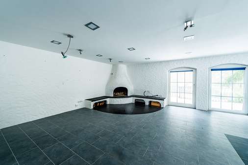 Wohnzimmer mit Kaminecke - Villa in 61381 Friedrichsdorf mit 755m² kaufen