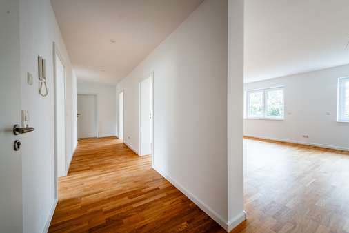 Flur - Erdgeschosswohnung in 60431 Frankfurt mit 195m² kaufen