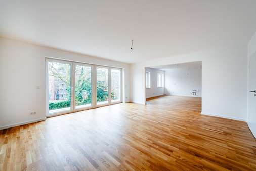 Wohnzimmer - Erdgeschosswohnung in 60431 Frankfurt mit 195m² kaufen