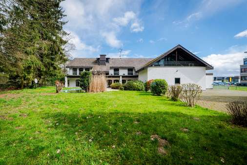 Außenansicht hinten - Mehrfamilienhaus in 61381 Friedrichsdorf mit 138m² kaufen
