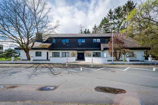 Außenansicht vorne - Mehrfamilienhaus in 61381 Friedrichsdorf mit 138m² kaufen