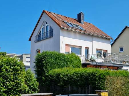 Straßenansicht - Zweifamilienhaus in 60437 Frankfurt mit 182m² kaufen