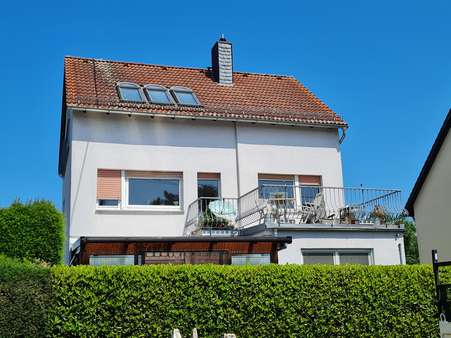 Straßenansicht - Zweifamilienhaus in 60437 Frankfurt mit 182m² kaufen