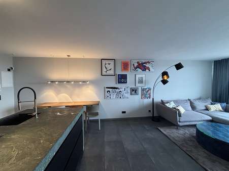 Blick in den Wohn- und Essbereich - Appartement in 63263 Neu-Isenburg mit 56m² mieten