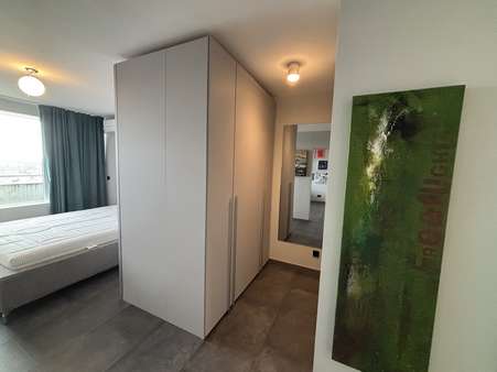 Schlafbereich mit Einbauschränken - Appartement in 63263 Neu-Isenburg mit 56m² mieten