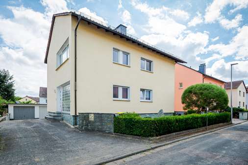 Straßenansicht Straßenansicht - Etagenwohnung in 61381 Friedrichsdorf mit 81m² kaufen
