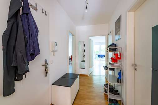 Geräumiger Flur und Eingangsbereich Geräumiger Flur und Eingangsbereich - Etagenwohnung in 60320 Frankfurt mit 63m² kaufen