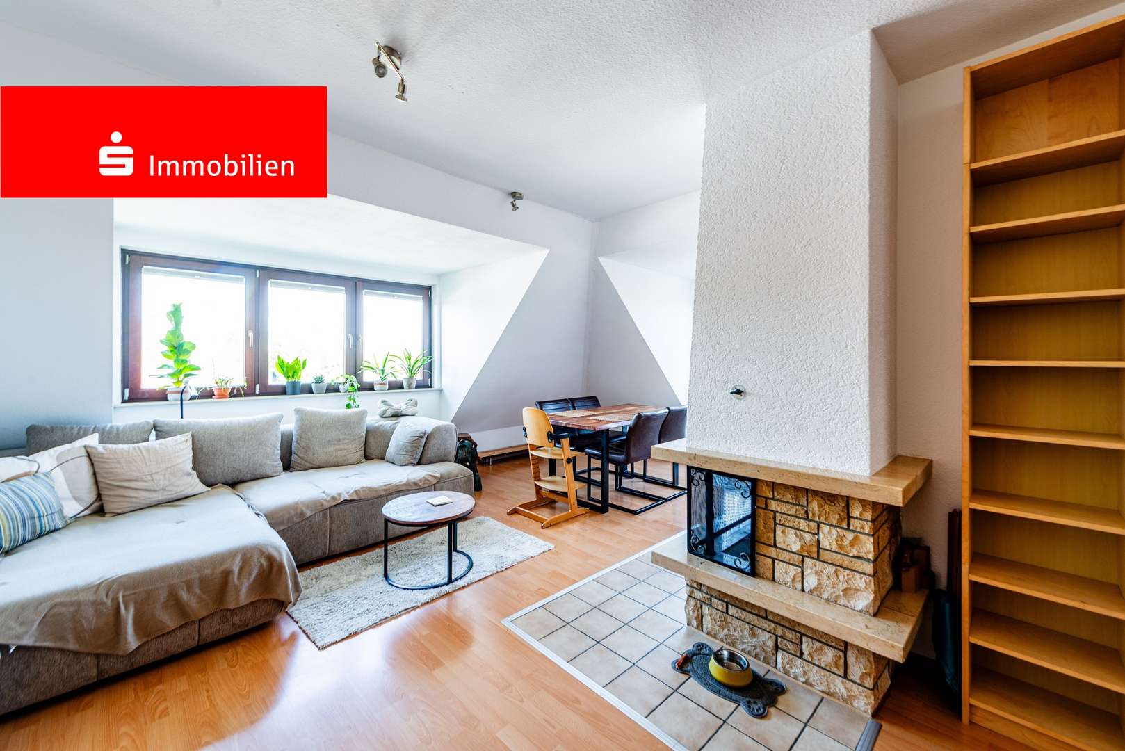 Helles Wohn-/ und Esszimmer mit Kamin - Etagenwohnung in 65795 Hattersheim mit 59m² kaufen