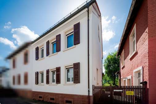 Straßenansicht Straßenansicht - Einfamilienhaus in 60388 Frankfurt mit 120m² kaufen