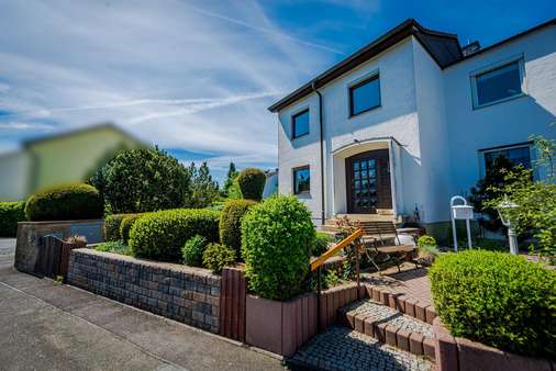 Außenansicht - Reiheneckhaus in 61273 Wehrheim mit 134m² kaufen