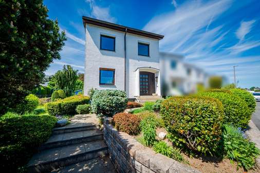 Außenansicht - Reiheneckhaus in 61273 Wehrheim mit 134m² kaufen