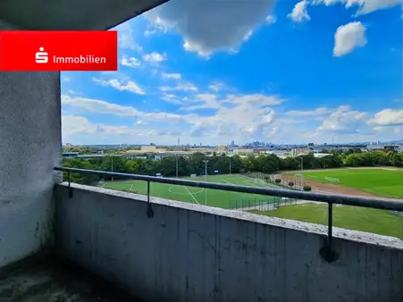 Frankfurt-Fechenheim: Attraktive 3-Zimmer-Wohnung im 7. OG mit herrlichem Skyline-Blick 