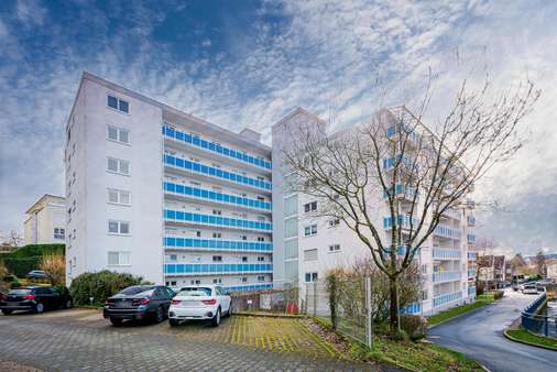 Gesamtansicht Gebäudekomplex - Erdgeschosswohnung in 65779 Kelkheim mit 65m² kaufen