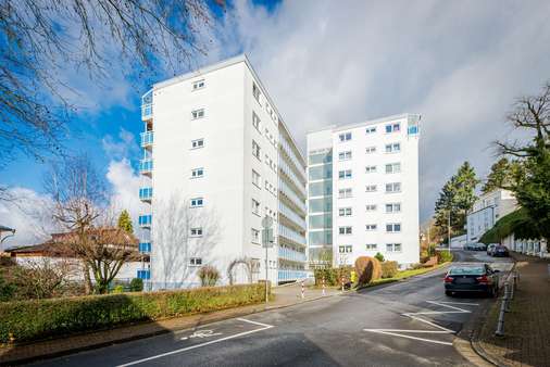 Straßenansicht - Erdgeschosswohnung in 65779 Kelkheim mit 65m² kaufen
