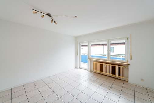 Wohnzimmer - Erdgeschosswohnung in 65779 Kelkheim mit 65m² kaufen