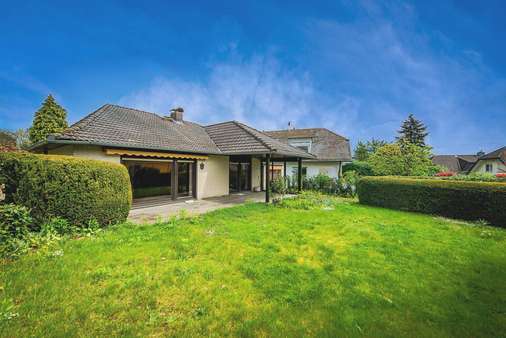Gartenansicht - Bungalow in 61440 Oberursel mit 120m² kaufen