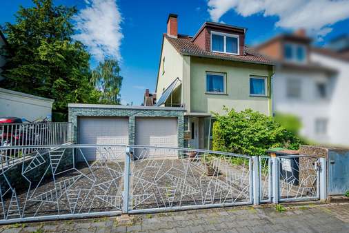 Straßenansicht Straßenansicht - Reihenendhaus in 60435 Frankfurt mit 128m² kaufen