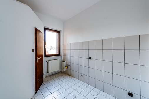 Küche im Hochparterre - Zweifamilienhaus in 63075 Offenbach mit 161m² kaufen