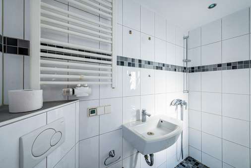 Tageslichtbadezimmer im Hochparterre - Zweifamilienhaus in 63075 Offenbach mit 161m² kaufen