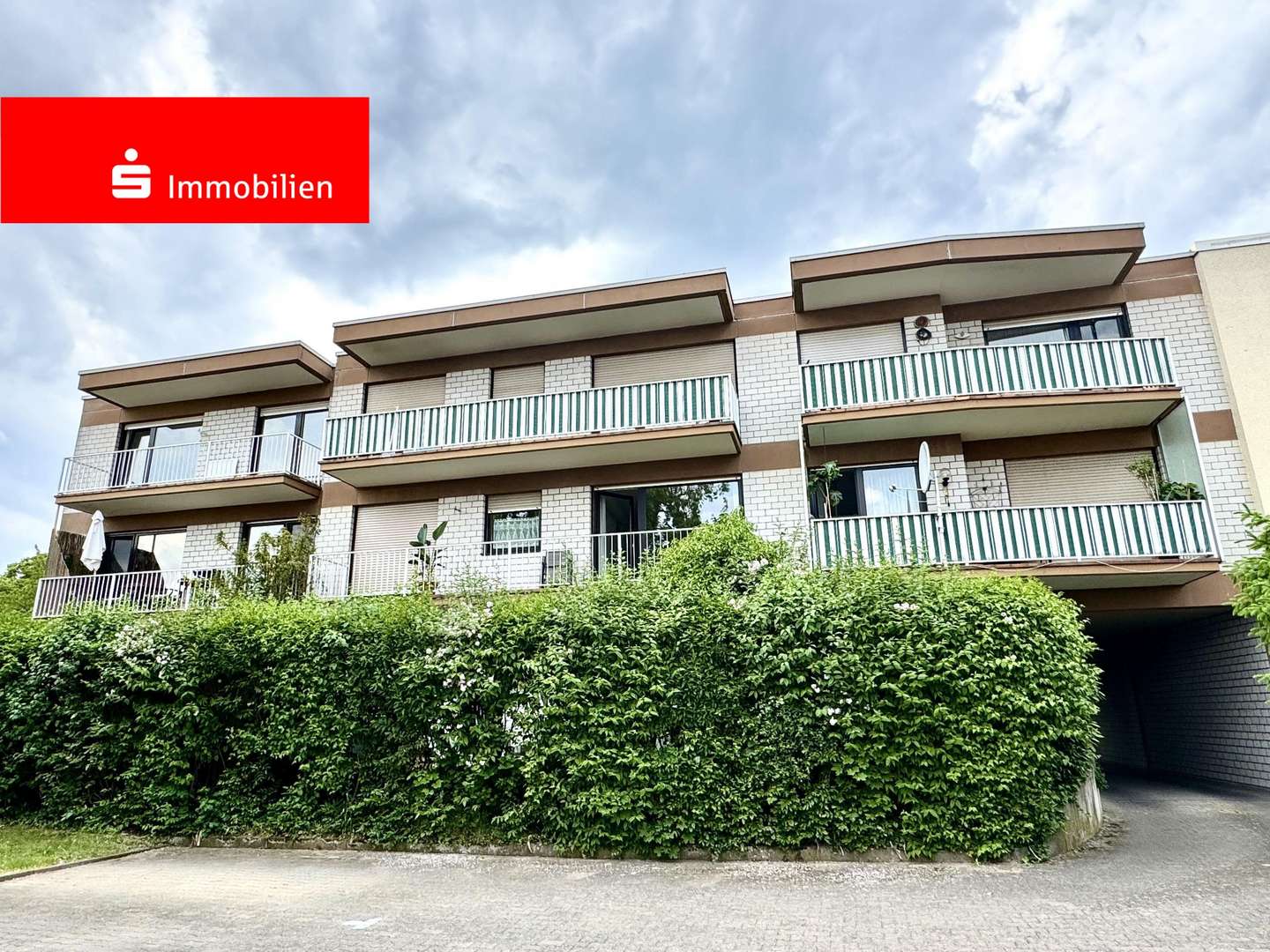 Außenansicht hinten - Dachgeschosswohnung in 63303 Dreieich mit 115m² kaufen