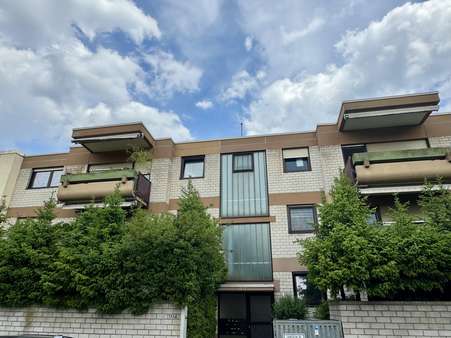 Außenansicht vorne - Dachgeschosswohnung in 63303 Dreieich mit 115m² kaufen